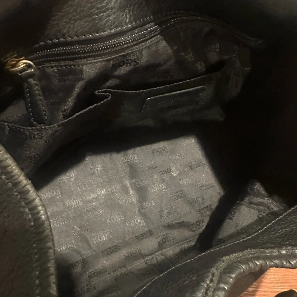 Michael Kors Black Leather Hudson Shoulder Bag Pebble Butter Leather! Non-Smoker - Picture 8 of 16